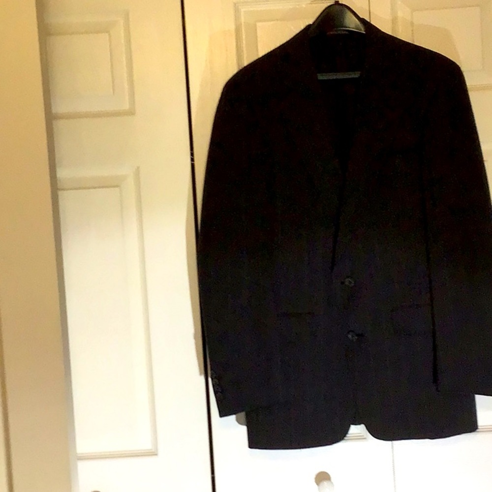Like new men’s suit.  Excellent quality.  Excellent condition .Pants 32 / 32.
